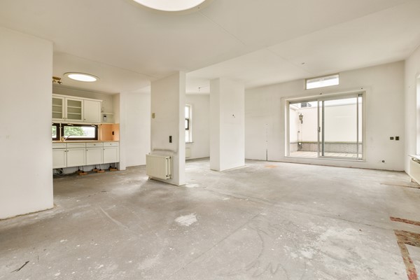 Ruim penthouse met potentie en een mooi dakterras in het hart van Nieuw Sloten!